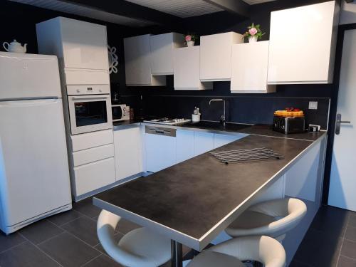 Cessenon-sur-Orb Villa | villa denise 200 m riviere orb