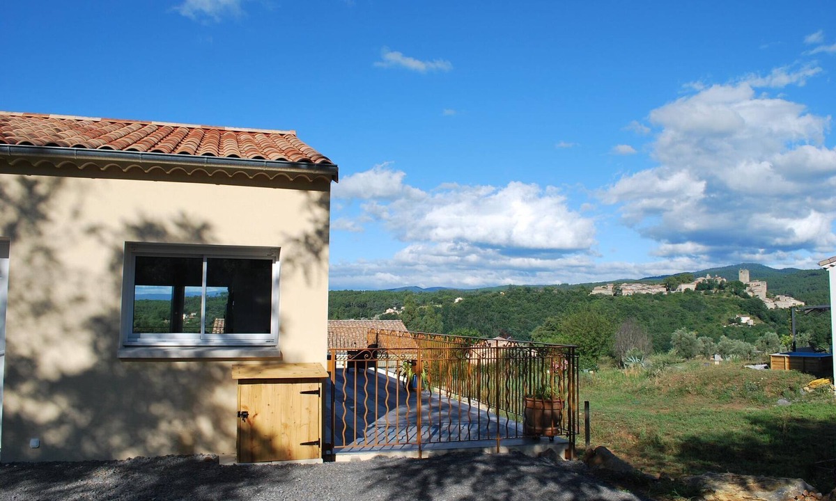 Largentiere House | Villa des Figuiers surrounded by greenery