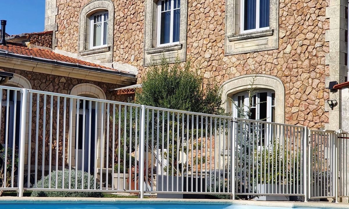 Lucon House | Villa des roses