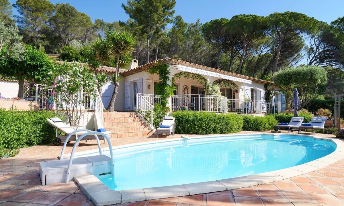 La Motte Villa | Villa Des Vignes by Villa Plus