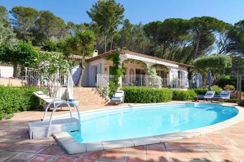 La Motte Villa | Villa des Vignes by Villa Plus