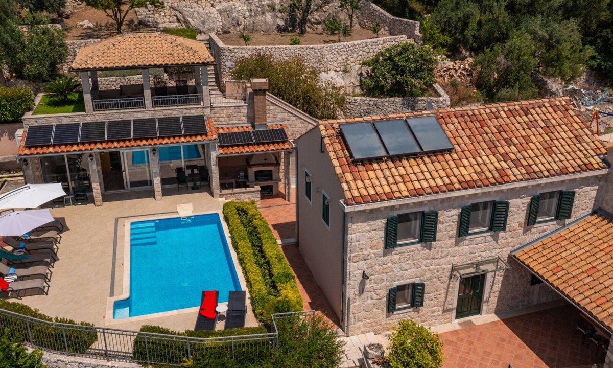 Brsecine Villa | Villa Dia by Villas Guide