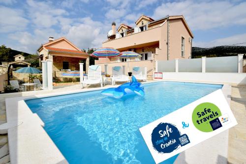 Muc Villa | VILLA DINJA