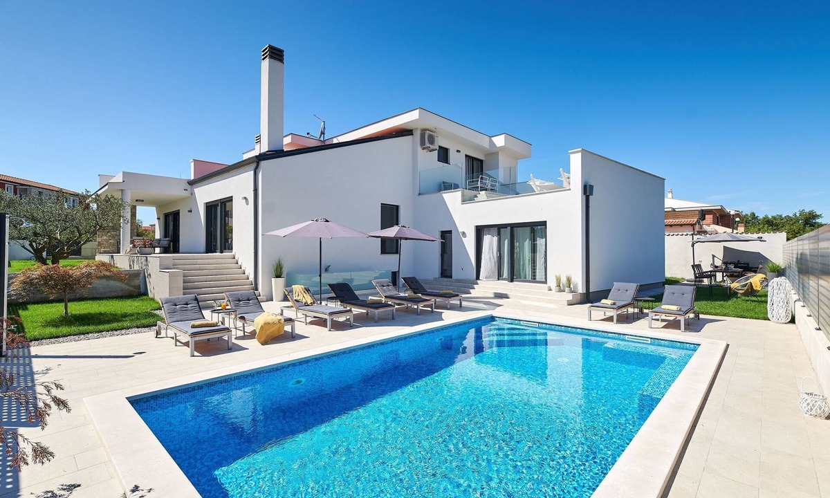 Kastel House | Villa Dolcea - Elegant und stilvoll mit Pool by Interhome
