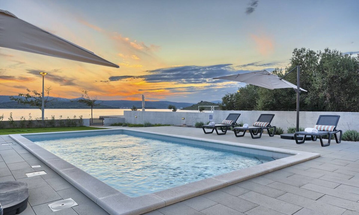 Turanj Villa | Villa Doria - Four Bedroom Villa, Sleeps 10