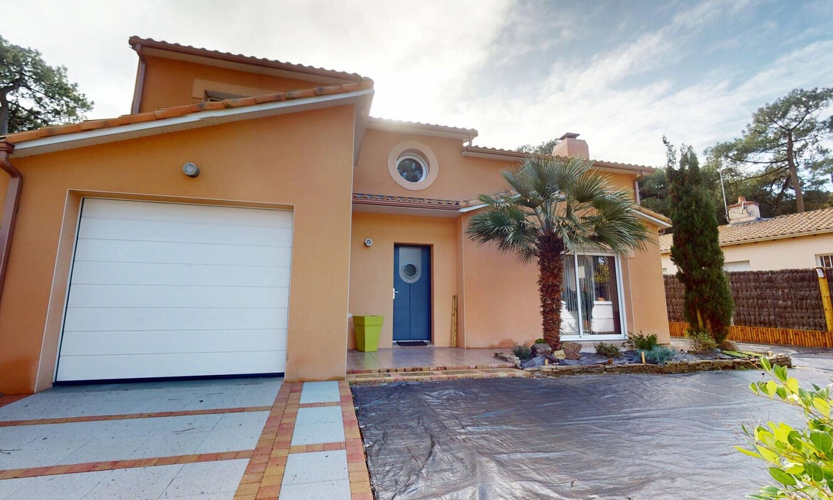Saint-Brevin-les-Pins Villa | Villa du Rocher Vert Family getaway just a stone's throw from the ocean in Saint-Brévin