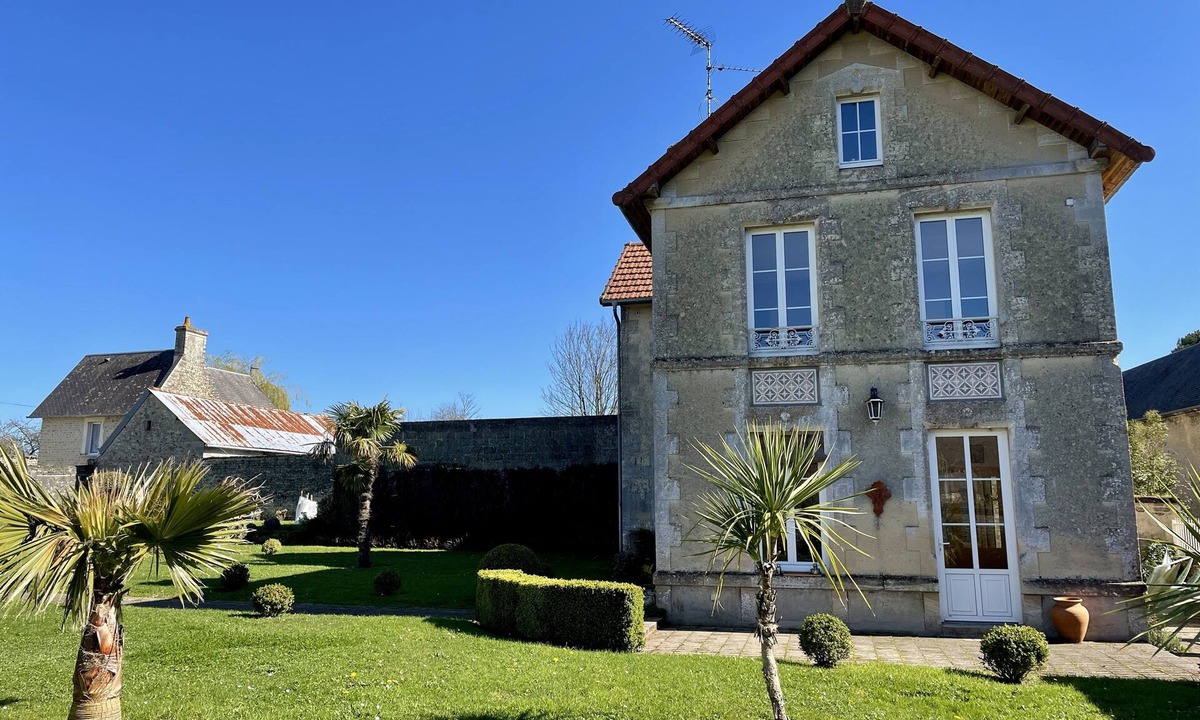 Esquay-sur-Seulles House | Villa du Palmier - Historic House