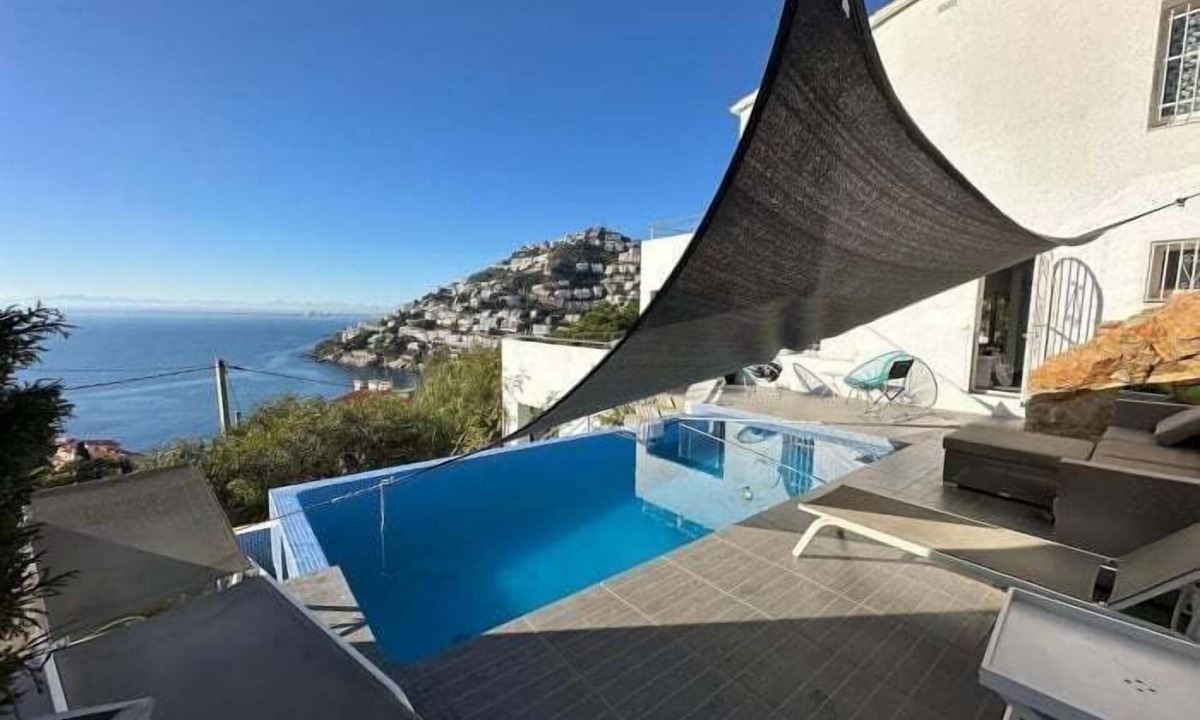 Almadraba-Canyelles Ski Chalet | Villa Eden Roc Av 22