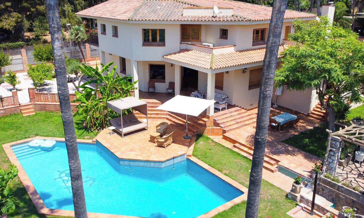 Vilanova I la Geltru Villa | Villa El Faro by Hello Homes Sitges