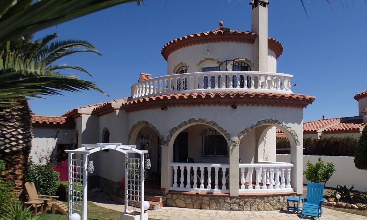 Costa del Zefir Villa | 'Villa El Sol' close to the Sea with Pool & Wi-Fi