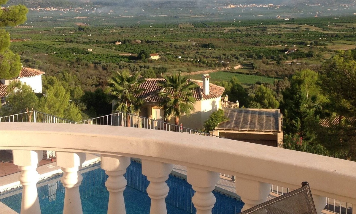 Ensanche Diputacion House | Villa Elizabeth is a private detached villa set in its own garden with a pool.