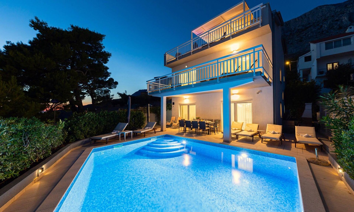 Medici Villa | Villa ELLA ESTELLE with private heated pool, hot tub, sauna