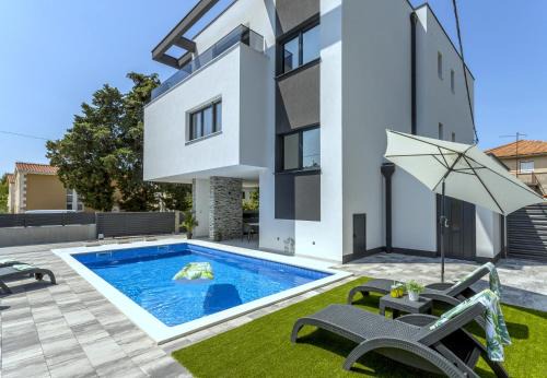 Kastel Luksic Villa | VILLA EMA KASTELA with private heated pool