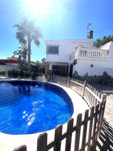 L'Eliana Villa | Villa en Valencia, piscina privada y metro 500m