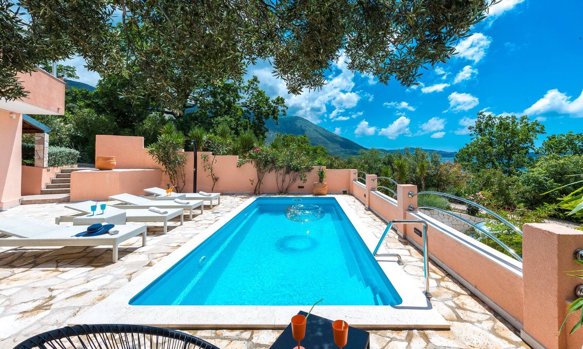 Zavrelje Villa | Villa Enjoy - Luxury house with Private Beach & Pool