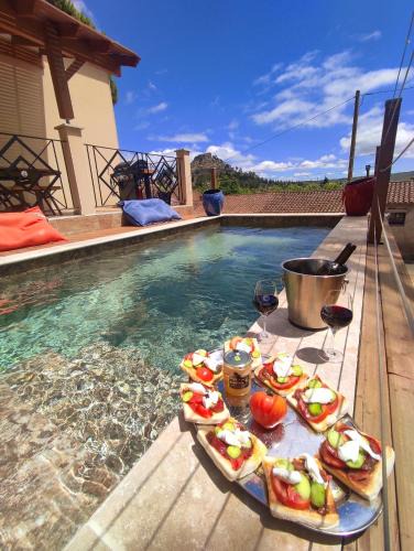 Montseret Villa | VILLA ENTIERE BELLEVUE - Balnéo - Piscine - Clim