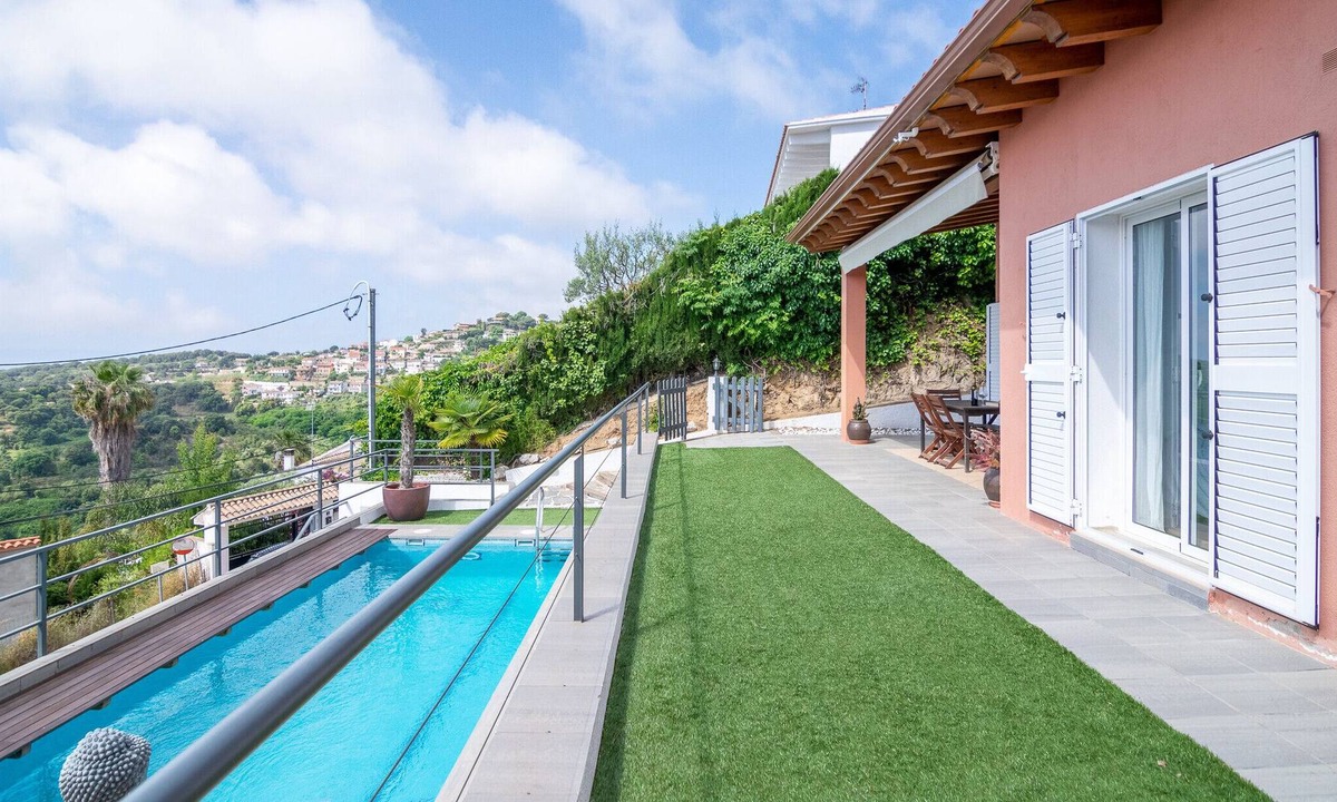 Sant Cebria de Vallalta Villa | Villa Anais