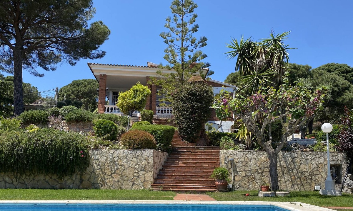 Sant Cebria de Vallalta Apartment | Villa with private pool and incredible views