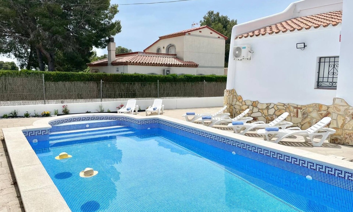 Les Tres Cales Ski Chalet | Villa Escaleta. (SALINA POOL) Close to the beach!