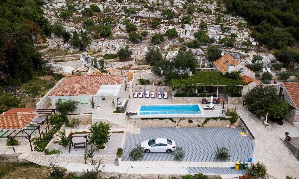Stankovici House | Villa Estate de Nature