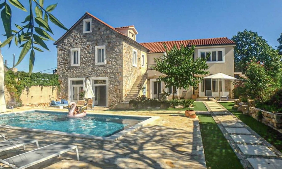Vrisnik Villa | Villa Estelle - stunning designer villa in a charming village with a private pool