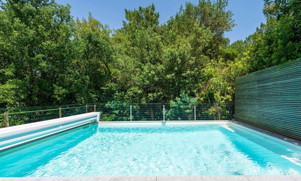 Soorts-Hossegor House | Villa Estrella between lake and ocean with private pool, private terrace, and Wi-Fi