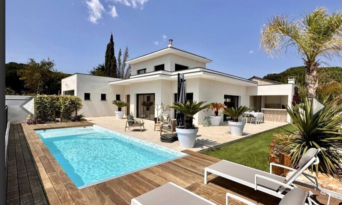 Serignan Villa | Villa Exceptionnelle Avec Piscine à Quelques pas de la Plage