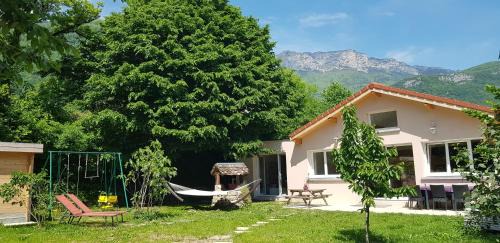 Saint-Vincent-de-Mercuze Villa | Villa fabuleuse l'Envolée Gites de Calistane