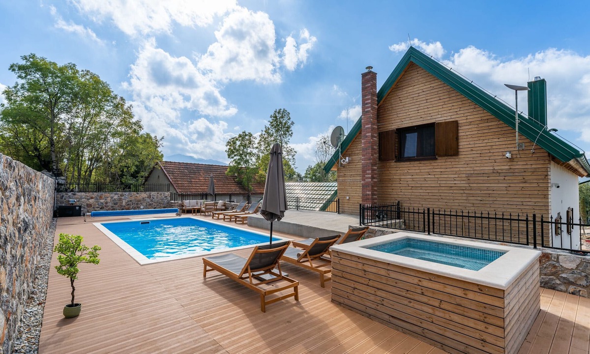 Gracac Villa | Villa Falcon's Nest ZadarVillas