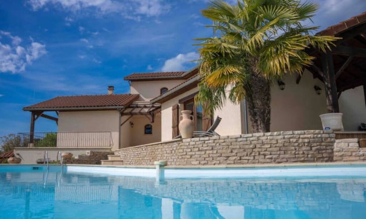 Briord Villa | Villa Farou - Heated Pool in Summer