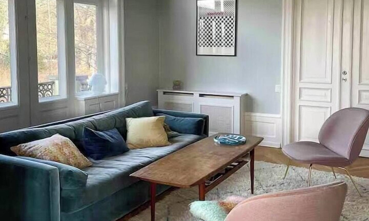 Valby Apartment | Villa flat with stucco ceilings in Valby