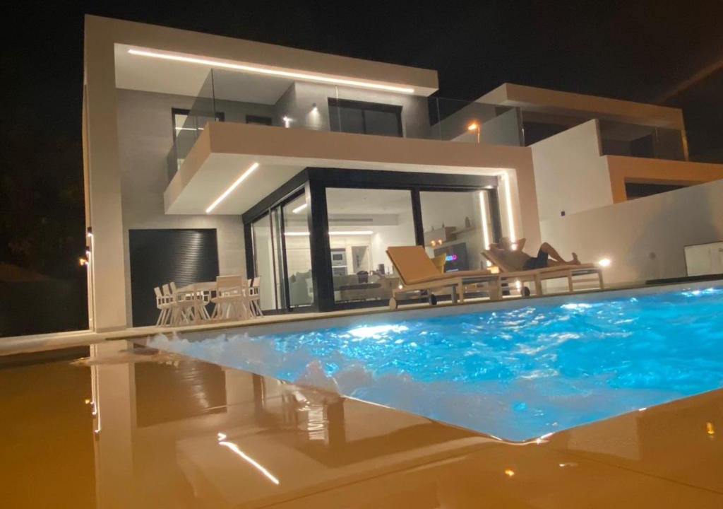 Santiago de la Ribera Villa | Villa floralize