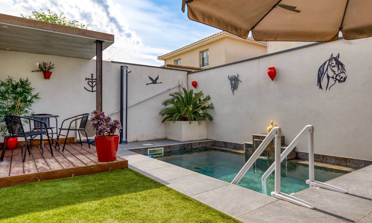 Perols Villa | Villa for 6 People with Private Pool, Wi-Fi, and Air Conditioning