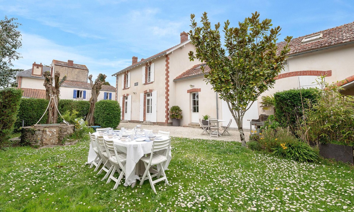Prefailles Ski Chalet | Villa for 7 adults, 1 child, 400m from the sea