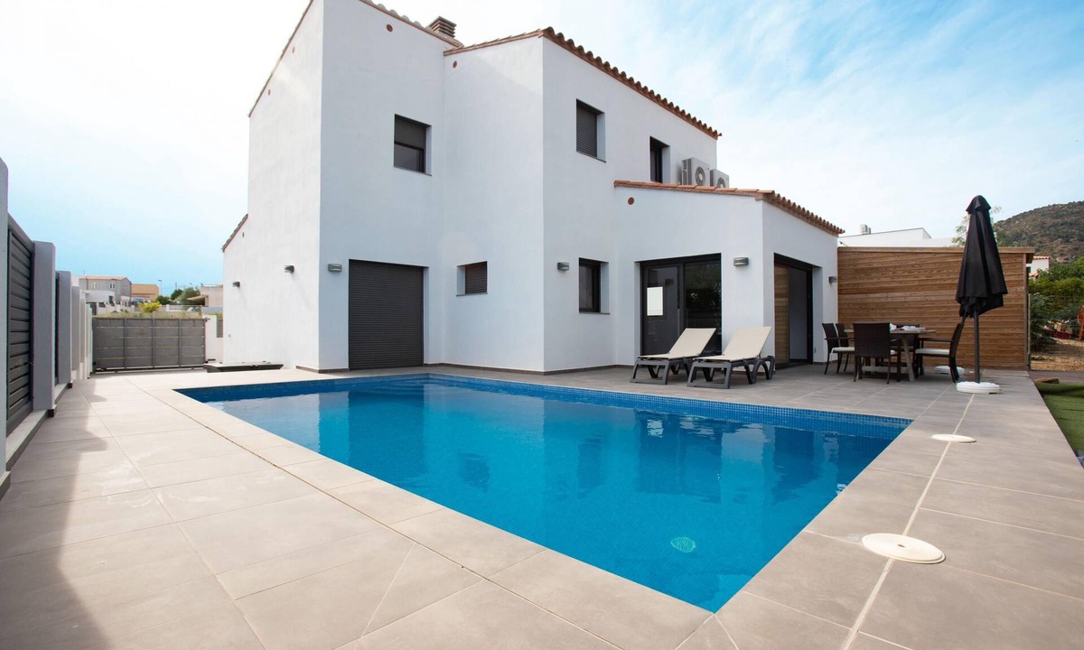 El Mas Bosca House | Villa for rent in Mas Busca, Roses, Costa Brava: Spacious villa with private pool, ideal for families, 3 km from Roses beach.