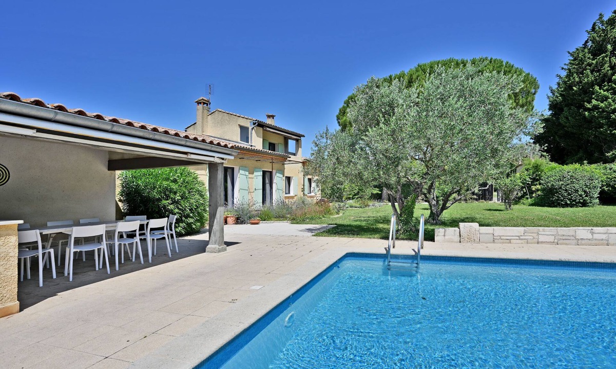 Entraigues-sur-la-Sorgue Villa | Villa LES Deux Pinsjardin Piscine Provence
