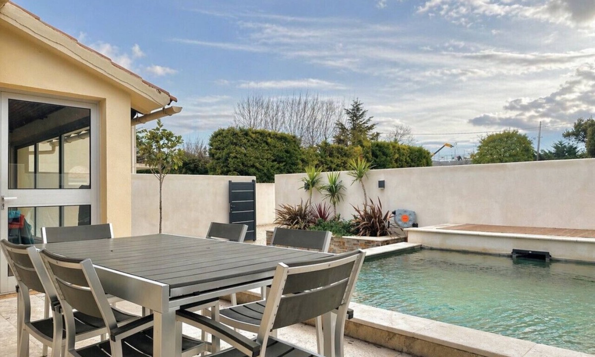 Entraigues-sur-la-Sorgue House | Villa Keromate, air-conditioned villa with natural pool.