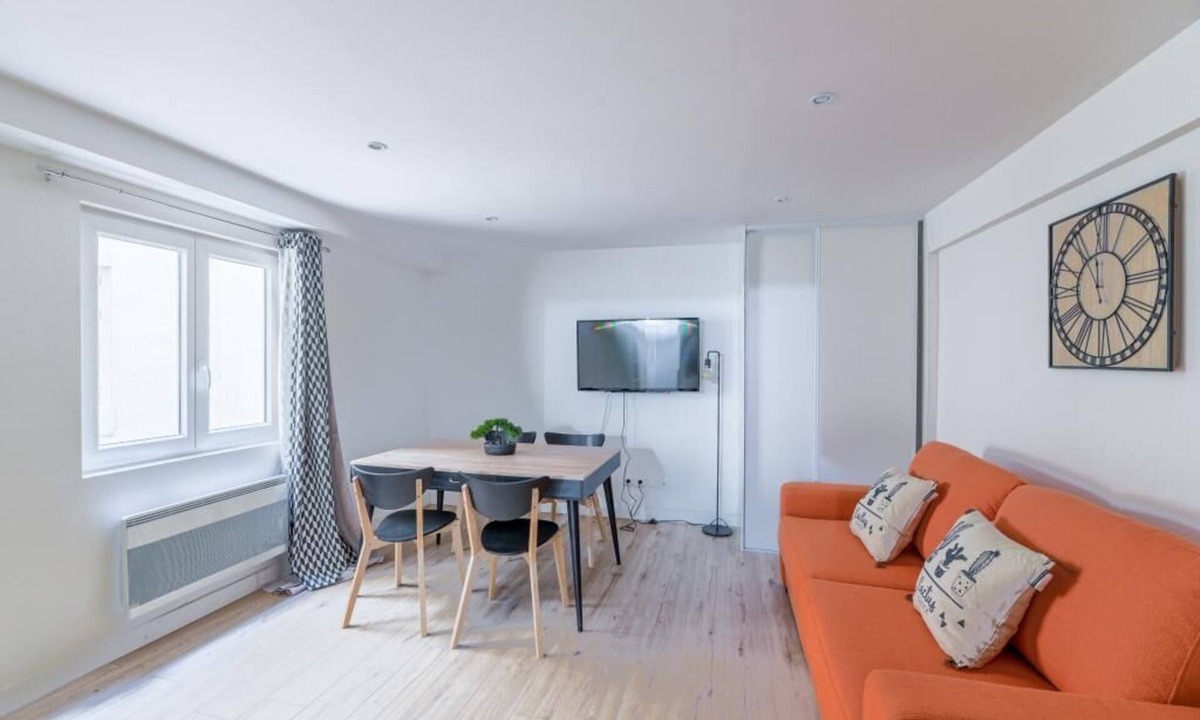 Ternes Apartment | Villa Poncelet - Suite Coco mademoiselle, 2 Bdrs, Champs Elysées, A/C, Prime Loc