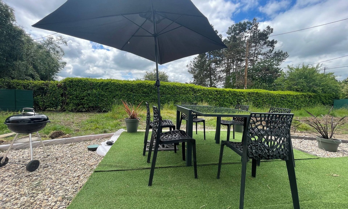 Saint-Etienne-de-Fougeres Villa | Villa Détente Jacuzzi