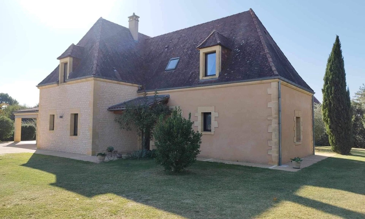 Saint-Crepin-et-Carlucet Villa | Villa with heated indoor pool