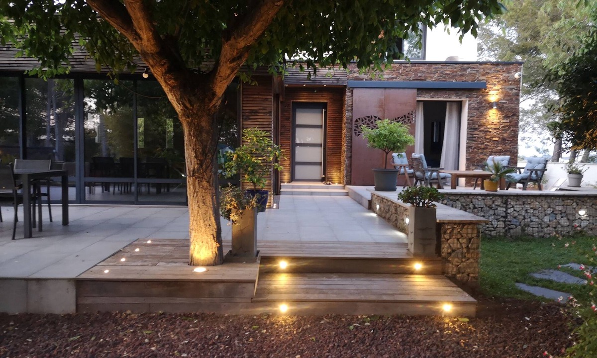 Saint-Genies-des-Mourgues Villa | Villa 121 - Design refuge on Mediterranean soil!