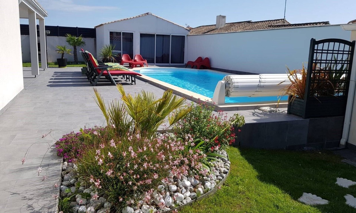 Saint-Gilles-Croix-de-Vie Villa | Villa "Le Paradis Bleu" Heated pool and beach 250 m'away