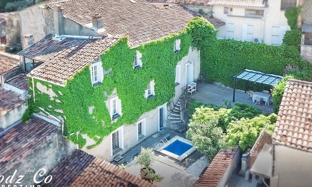 Saint-Martin-de-Castillon Bed & Breakfast | Village house with a view