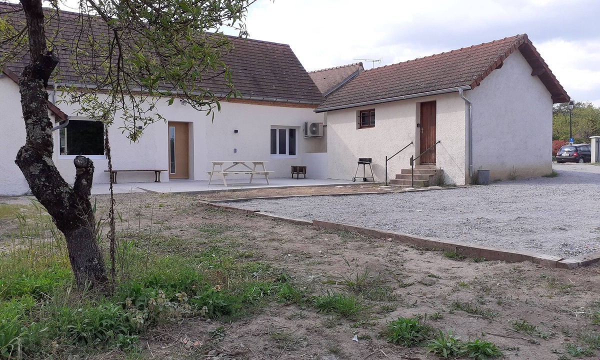 Saint-Pourcain-sur-Besbre Villa | Villa 10 persons 6mn from PAL