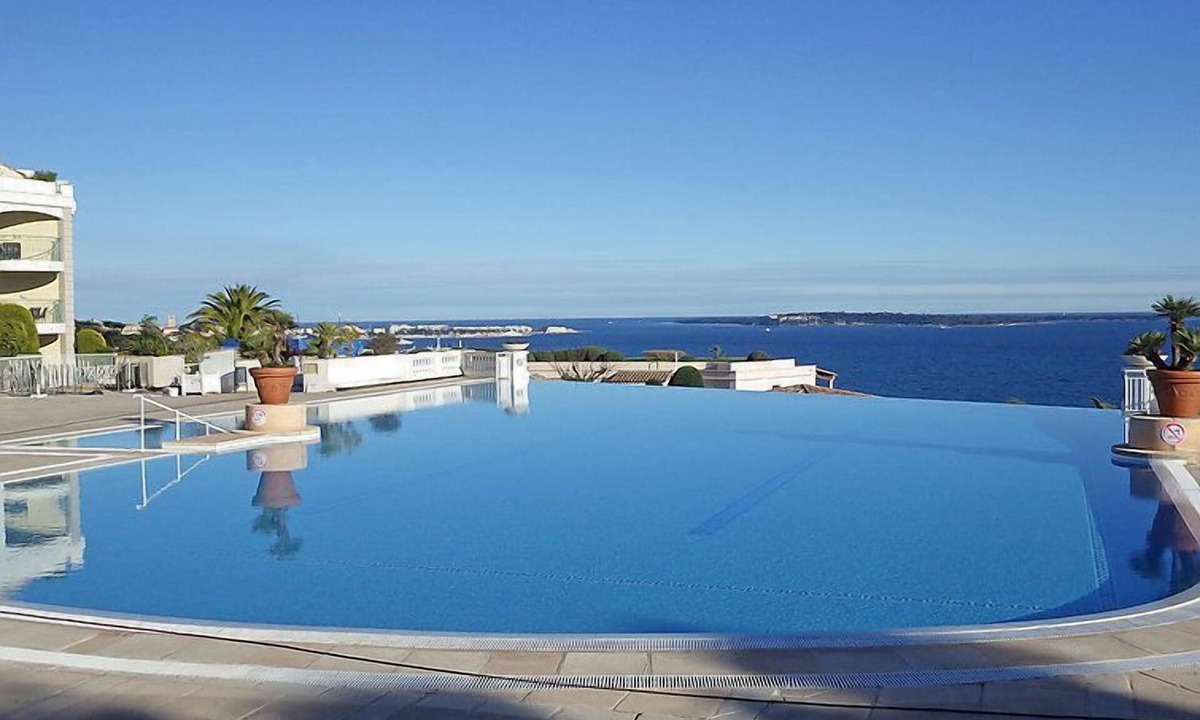 La Croix des Gardes Apartment | Villa Francia by Interhome