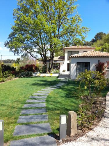Bouc-Bel-Air Bed & Breakfast | Villa Francine
