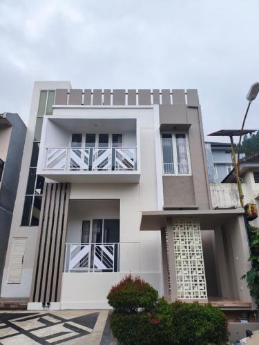 Ngaglik Villa | Villa Gamelas Kusuma Pinus Batu