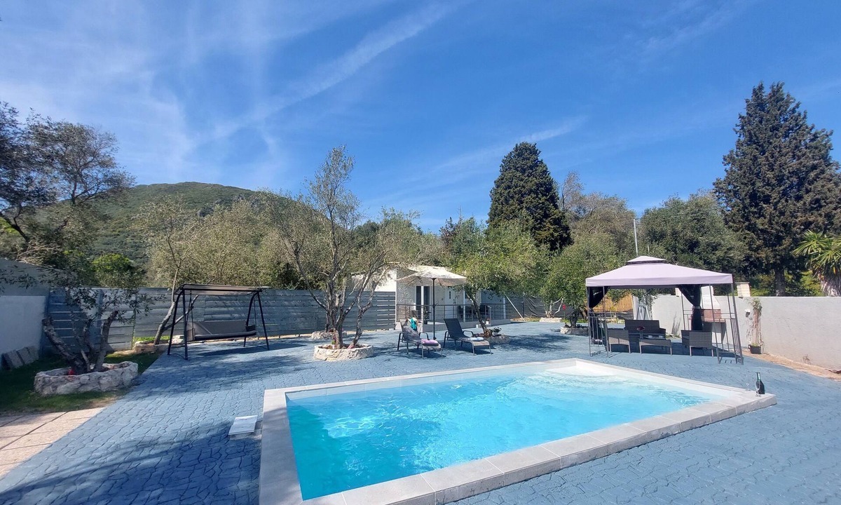 Dafnata Villa | Villa Gardiki For2