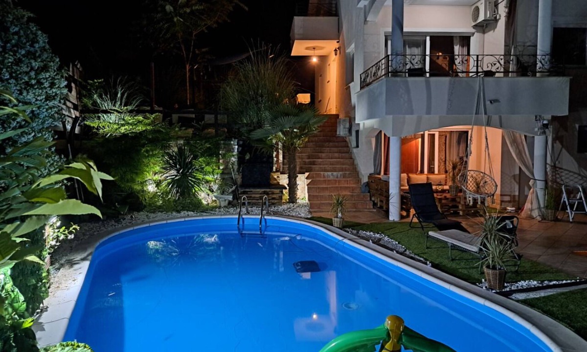 Opric Villa | Villa Georgina with cats