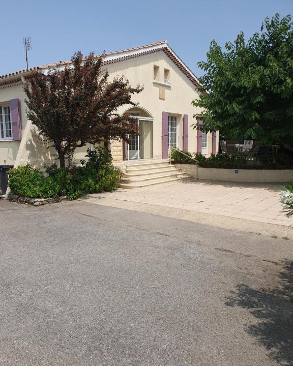 Camaret-sur-Aigues House | Villa Gesinacris avec piscine